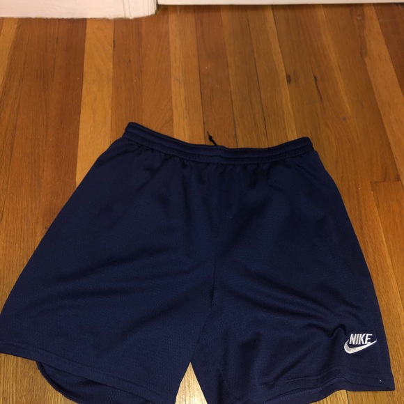Nike Short Size L - Picture 1 of 3